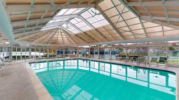 Alberca techada y alberca climatizada