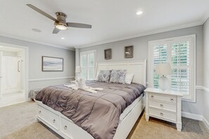 7 عدّة غرف نوم ومكواة/لوح كي وخدمة الإنترنت وملاءات أسرّة