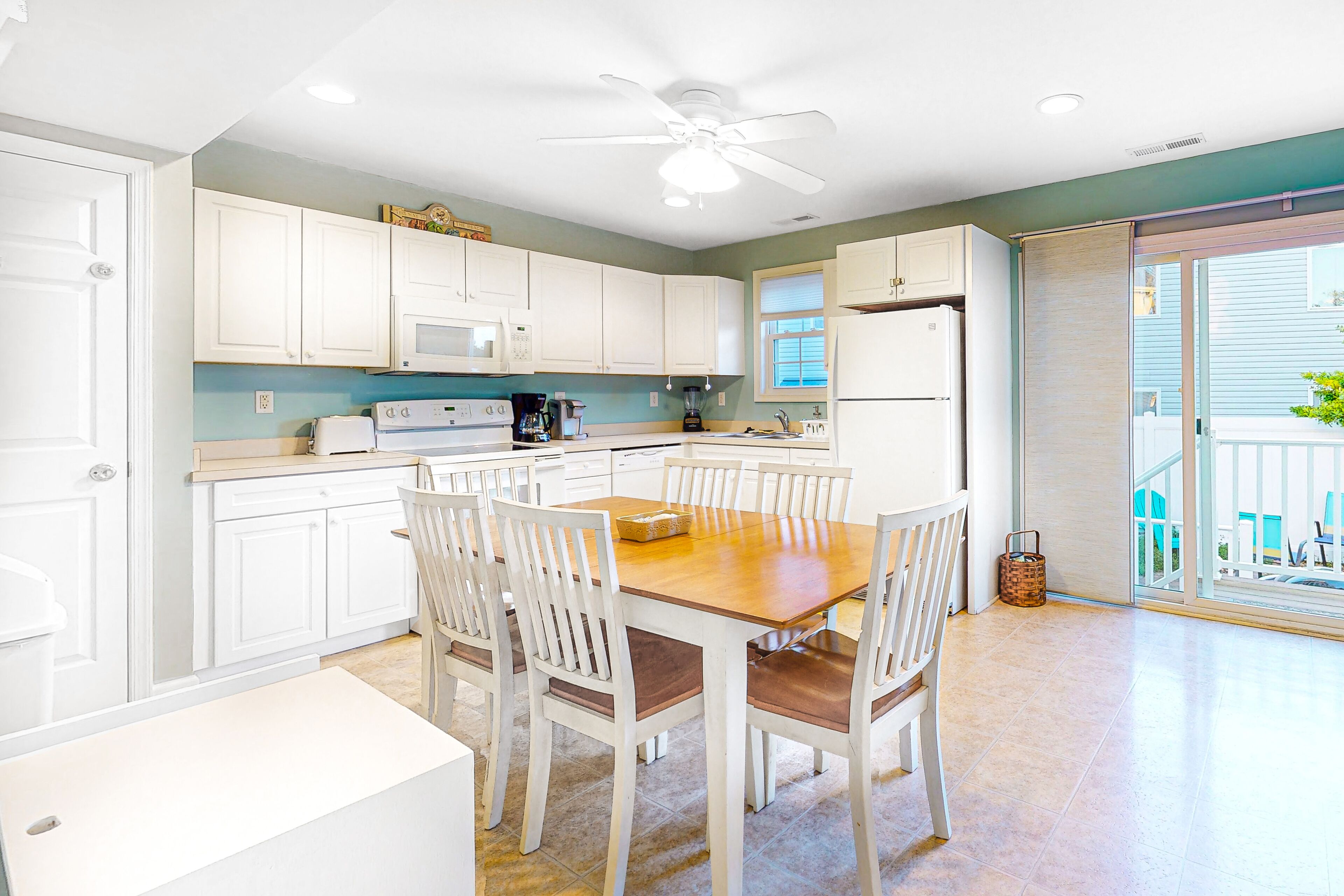 雪櫃、微波爐、焗爐、爐具