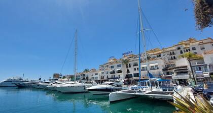 Corner Penthouse Sleeps 4 with Parking