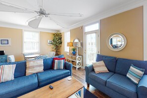 Een televisie en een dvd-speler