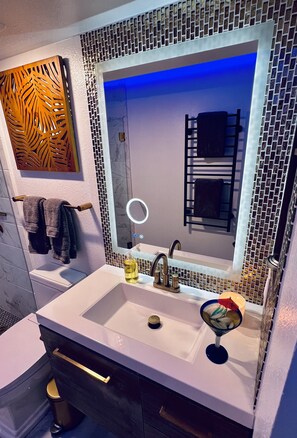 Shower, hair dryer, bathrobes, slippers