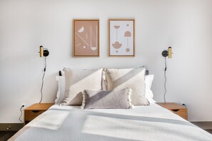 2 bedrooms, iron/ironing board, WiFi, bed sheets - Newly constructed Sommerville 2BR w/ Rooftop, W/D in unit by Blueground (Boston)