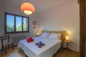 3 slaapkamers, een bureau, wifi, beddengoed
