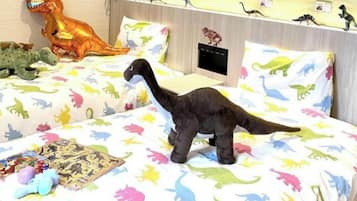 Tvåbäddsrum - icke-rökare (Concept, Dinosaur) | Värdeförvaringsskåp på rummet, skrivbord, gratis wi-fi och sängkläder