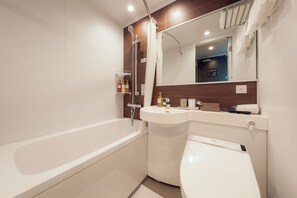 Habitación doble, para no fumadores | Baño | Amenidades de baño gratuitas, secadora de cabello, pantuflas 