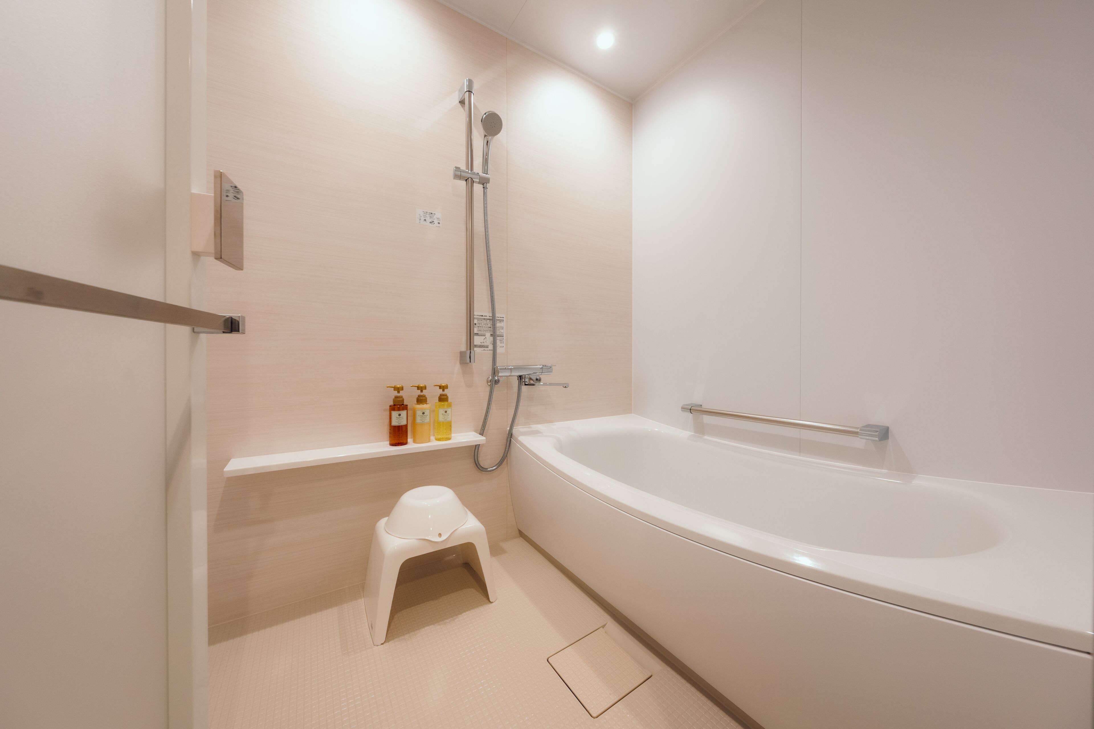 deluxe twin room, non smoking | bathroom | free toiletries, hair dryer, slippers, electronic bidet