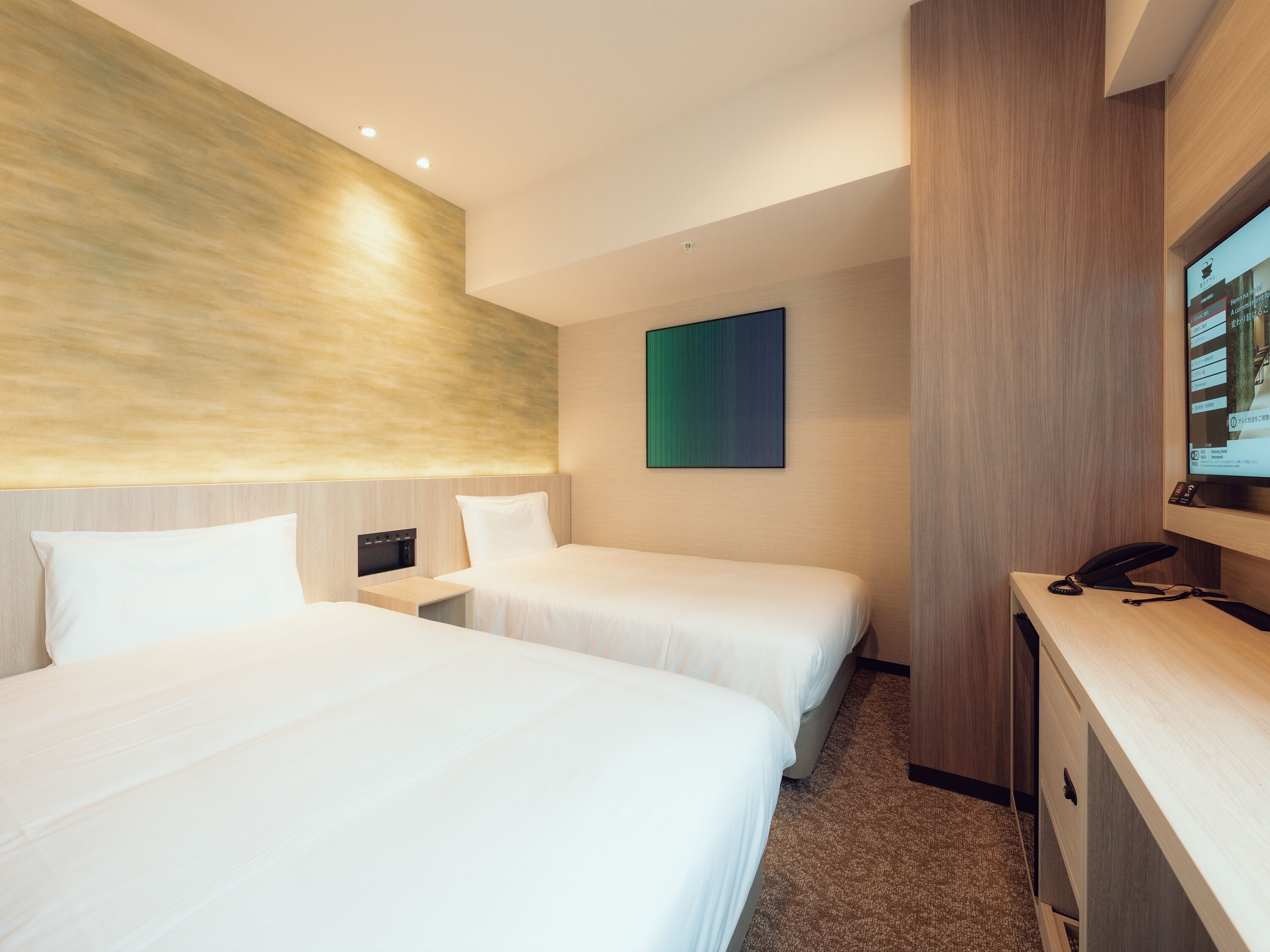 standard twin room, non smoking | in-room safe, desk, free wifi, bed sheets