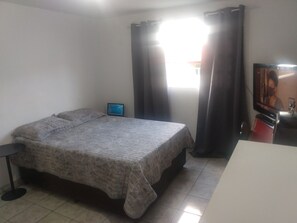 1 dormitorio, tabla de planchar con plancha, wifi gratis y ropa de cama