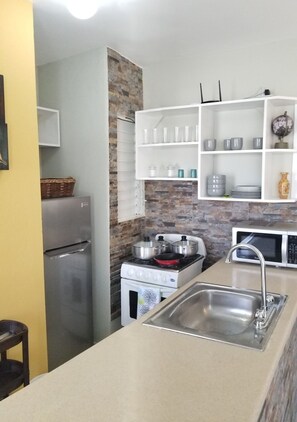 冰箱、微波炉、烤箱、厨具/餐具