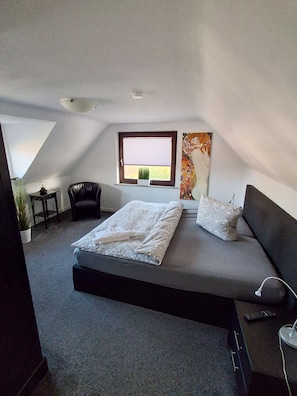 3 bedrooms, WiFi, bed sheets - 149 Vacation with a difference, 2 bedrooms, outdoor seating area, car parking space - 149 Vacation with a difference (Wilhelmshaven)