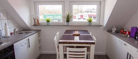 Kjøleskap, mikrobølgeovn, ovn og oppvaskmaskin