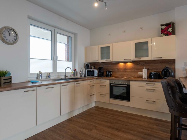 Køleskab, mikrobølgeovn, ovn, opvaskemaskine