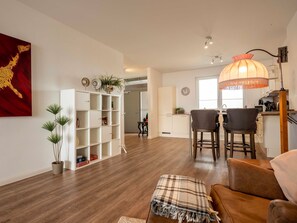 Unclassified image, 4 of 21, button