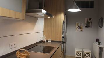 Kühlschrank, Mikrowelle, Ofen, Geschirrspüler