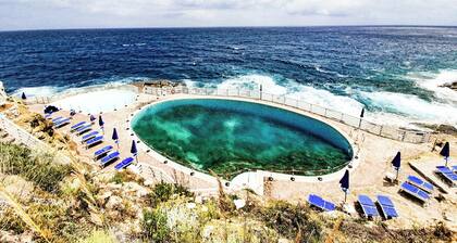 Apartamento vacacional "Capo d'Arco Il Pino" con vistas al mar, piscina y terraza