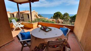 屋外ダイニングエリア