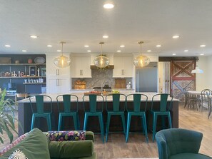 المنشأة من الداخل