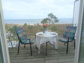 Unclassified image, 5 of 38, button