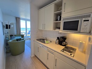 Fridge, microwave, dishwasher, coffee/tea maker