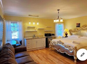 1 bedroom, desk, iron/ironing board, free WiFi