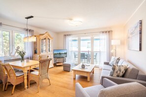 Unclassified image, 2 of 16, button