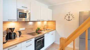 Kühlschrank, Mikrowelle, Ofen, Geschirrspüler