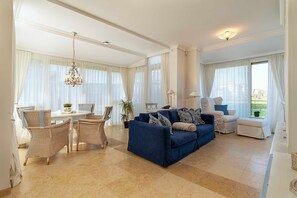 Unclassified image, 2 of 41, button