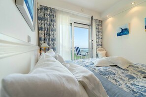 1 bedroom, in-room safe, desk, travel cot