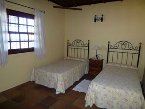3 chambres, lit parapluie, Wi-Fi, draps fournis
