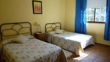 3 slaapkamers, reisbedje, wifi, beddengoed