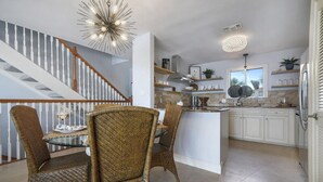 Duplex, 6 chambres | Restauration