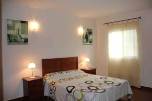3 Schlafzimmer, Zimmersafe, Schreibtisch, Reisekinderbett