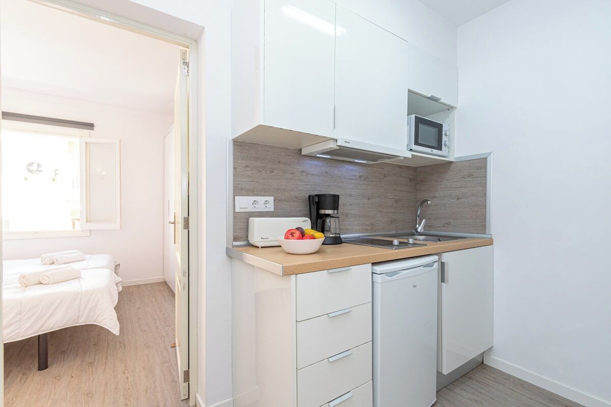 冰箱、微波炉、茶具/咖啡用具、电热水壶