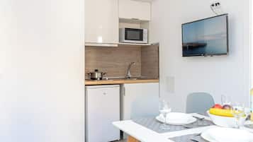 Fridge, microwave, coffee/tea maker, electric kettle