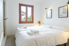 1 habitación, tabla de planchar con plancha, wifi gratis y ropa de cama 