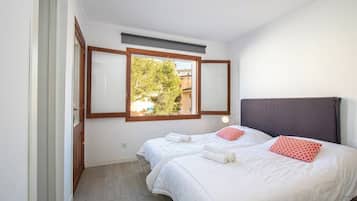 1 chambre, fer et planche Ă repasser, Wi-Fi gratuit, draps fournis