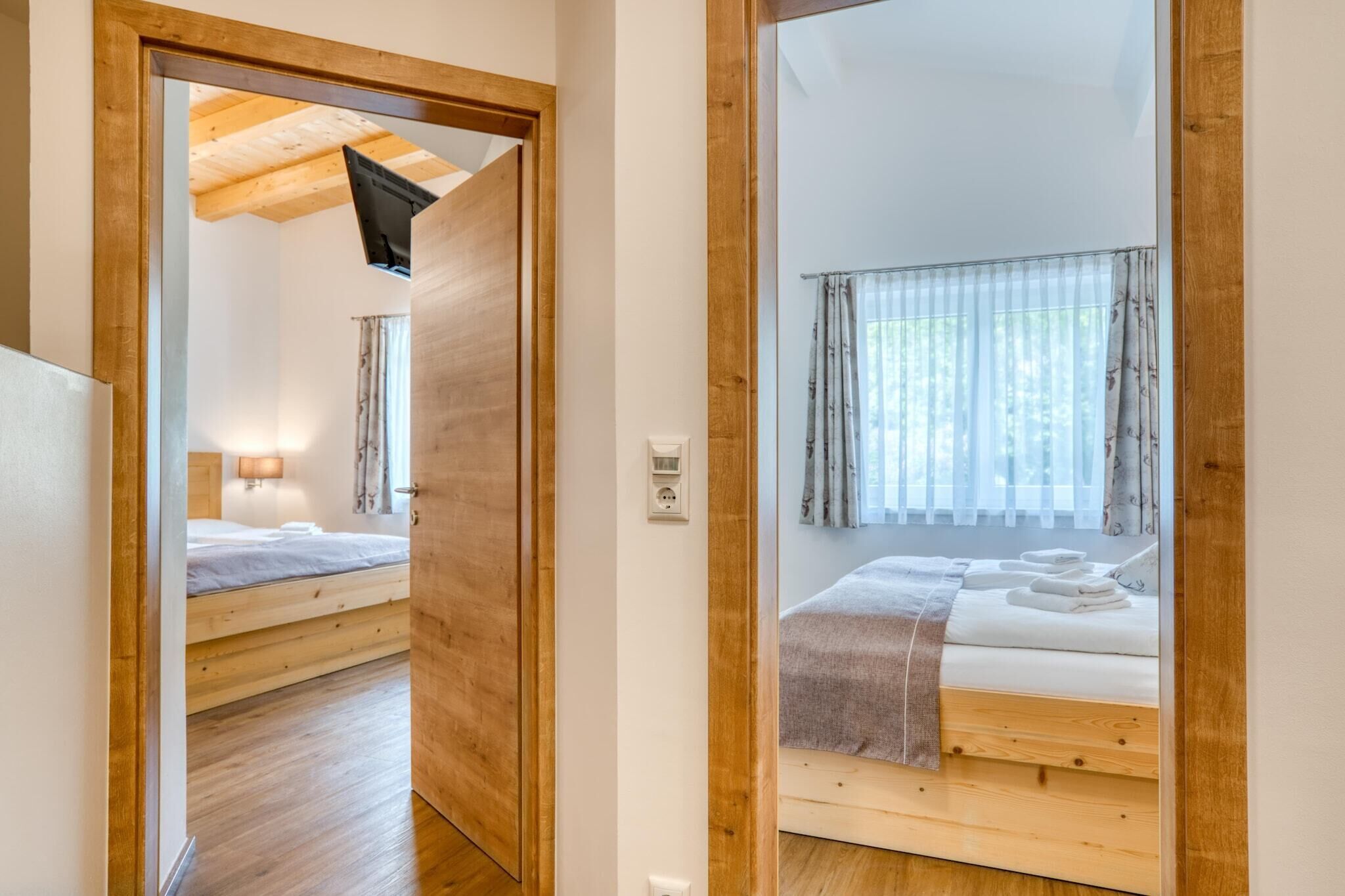 4 bedrooms, travel crib, free WiFi