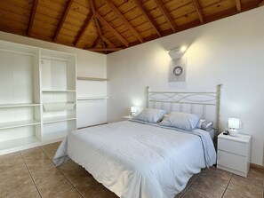 Unclassified image, 4 of 29, button