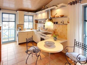 Fridge, oven, dishwasher, coffee/tea maker