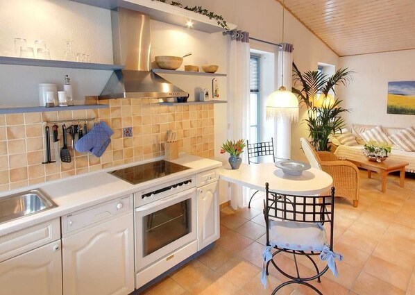 Fridge, oven, dishwasher, coffee/tea maker