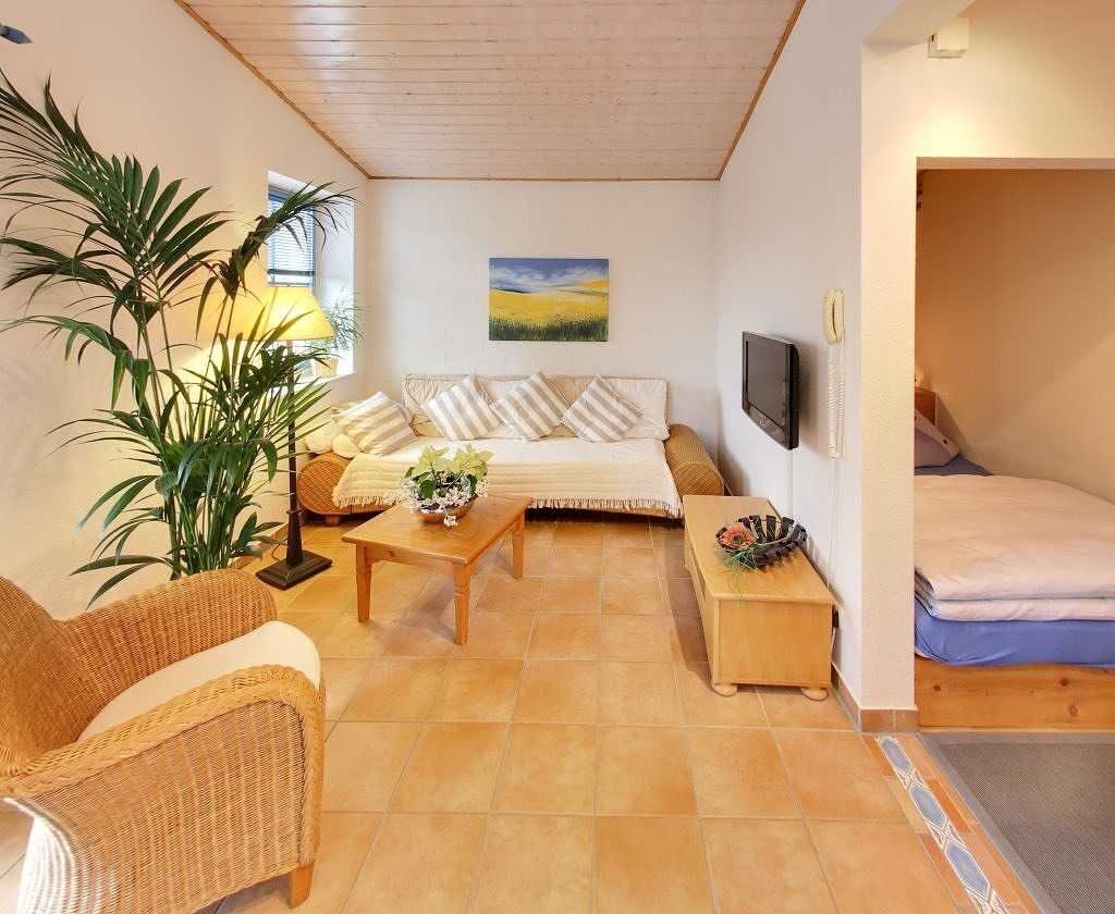 1 habitación, tabla de planchar con plancha, cuna de viaje y wifi 