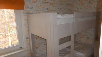 3 slaapkamers, reisbedje, wifi