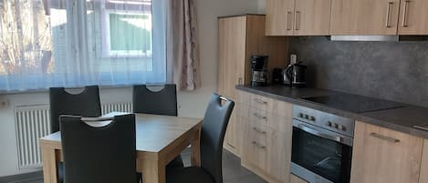 Réfrigérateur, micro-ondes, four, lave-vaisselle