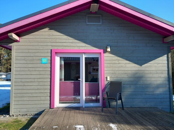 A building with a pink roof and a number '11' sign.