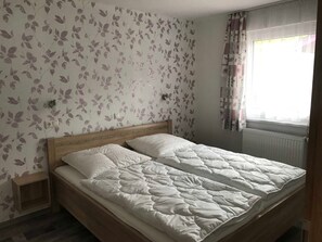 1 bedroom, travel crib, WiFi