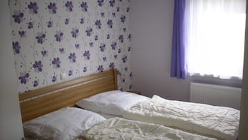 3 bedrooms, travel cot, WiFi