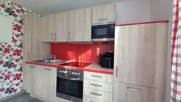 Refrigerador, microondas, horno, lavavajillas