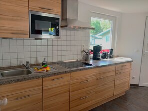 Kühlschrank, Mikrowelle, Geschirrspüler