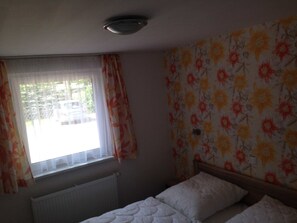 2 Schlafzimmer, Reisekinderbett, WLAN